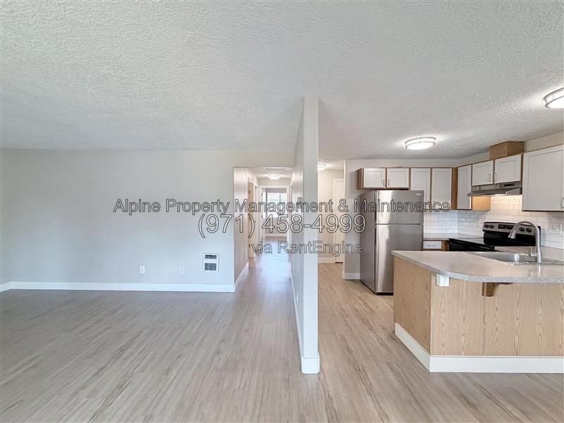 💛 Bright, Open & Inviting | Top-Floor Powell Station Apartment property image