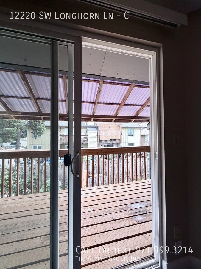 🪴 Stylish 2BR Retreat – Covered Deck & Private Oasis property image