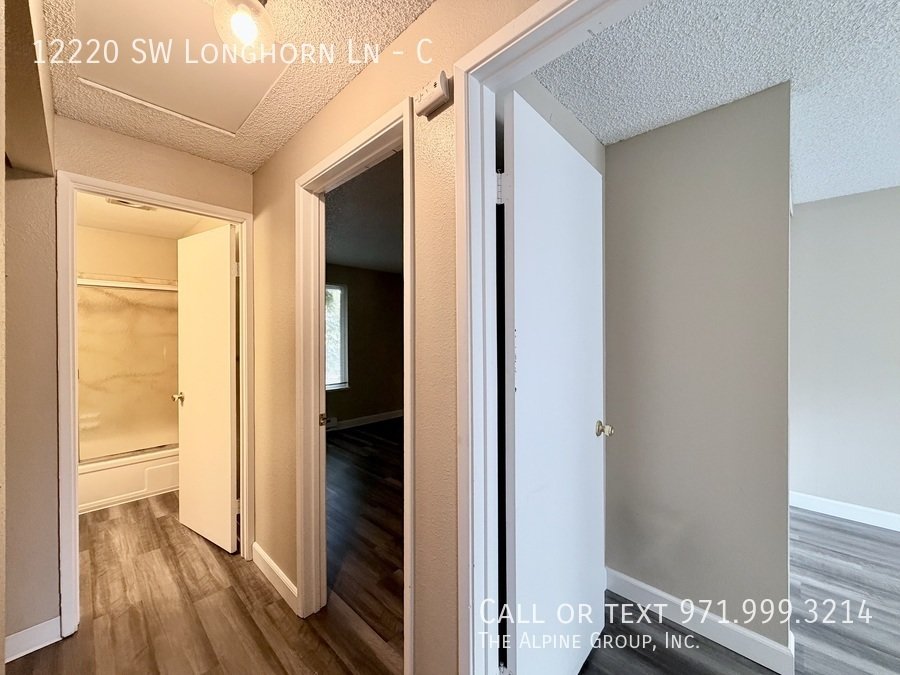 🪴 Stylish 2BR Retreat – Covered Deck & Private Oasis property image