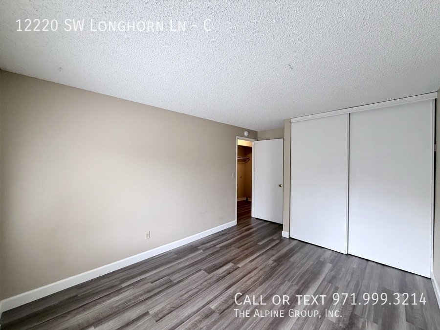 🪴 Stylish 2BR Retreat – Covered Deck & Private Oasis property image