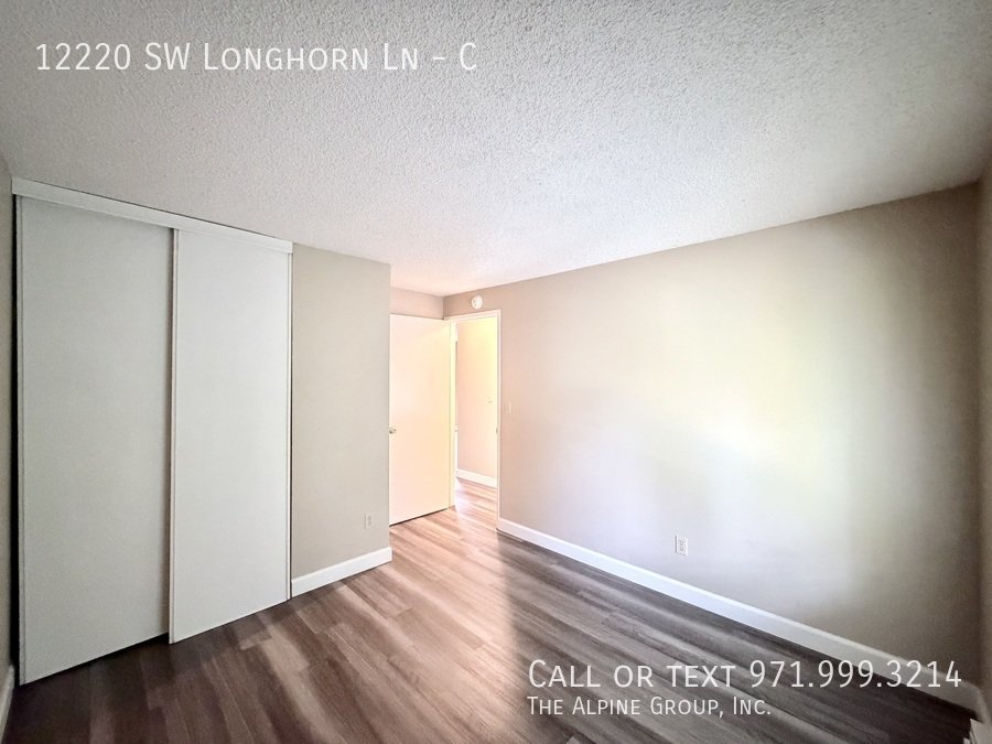 🪴 Stylish 2BR Retreat – Covered Deck & Private Oasis property image