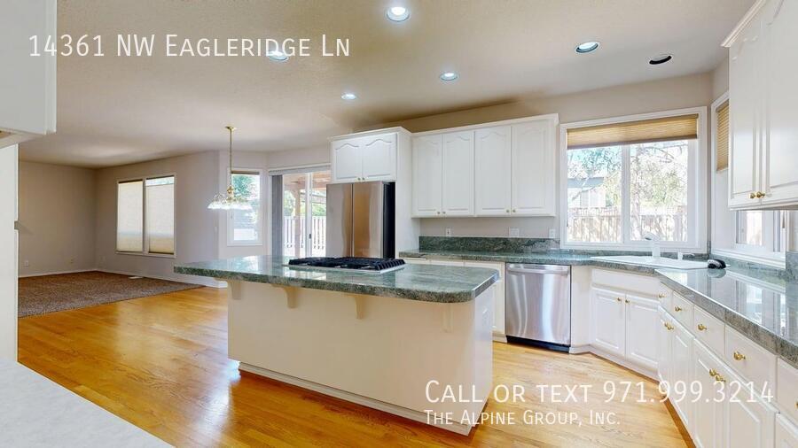 🌿 Oakridge Estates Beauty — Spacious Home + Fenced Backyard! property image