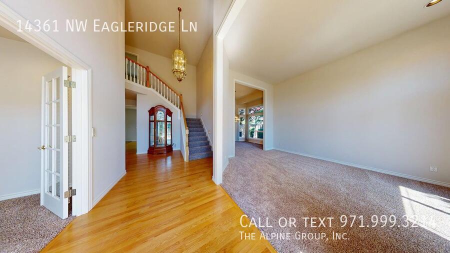 🌿 Oakridge Estates Beauty — Spacious Home + Fenced Backyard! property image