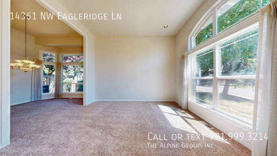 🌿 Oakridge Estates Beauty — Spacious Home + Fenced Backyard! property image