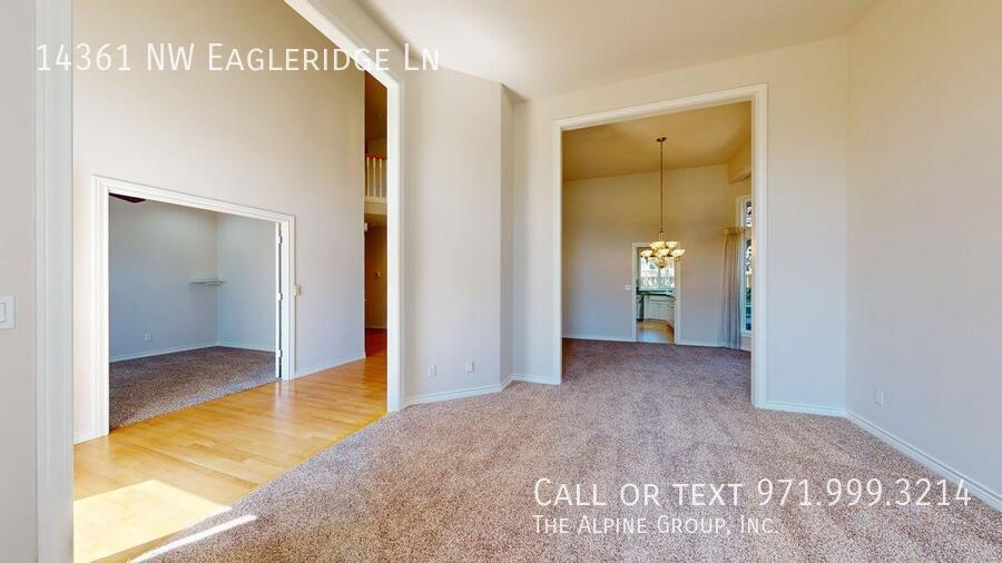 🌿 Oakridge Estates Beauty — Spacious Home + Fenced Backyard! property image