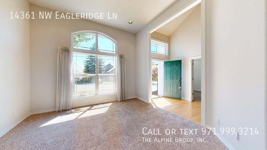 🌿 Oakridge Estates Beauty — Spacious Home + Fenced Backyard! property image