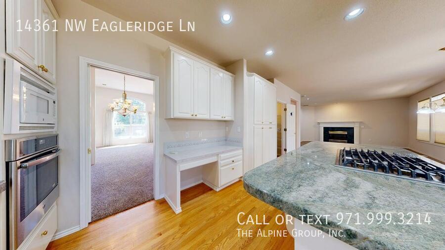 🌿 Oakridge Estates Beauty — Spacious Home + Fenced Backyard! property image