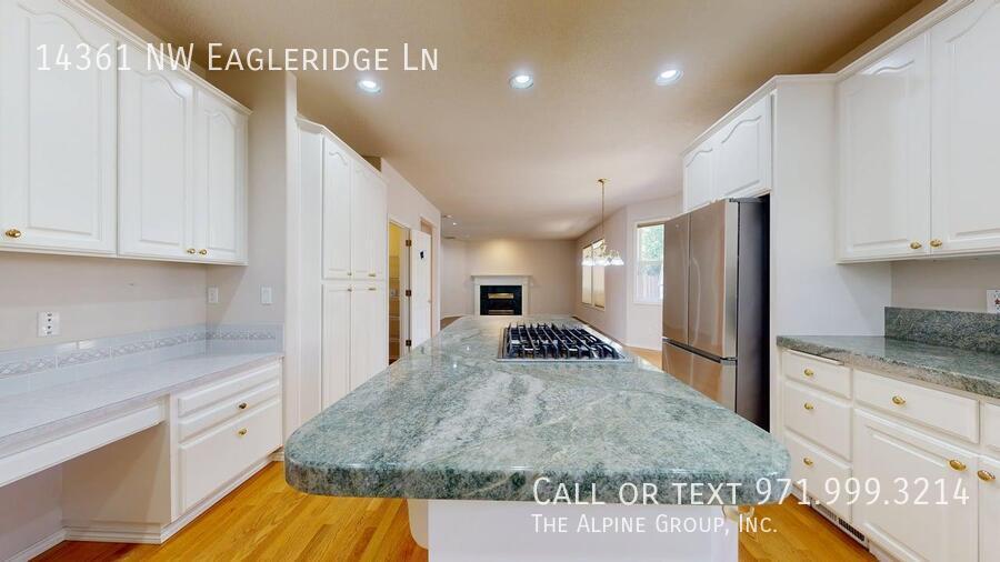 🌿 Oakridge Estates Beauty — Spacious Home + Fenced Backyard! property image