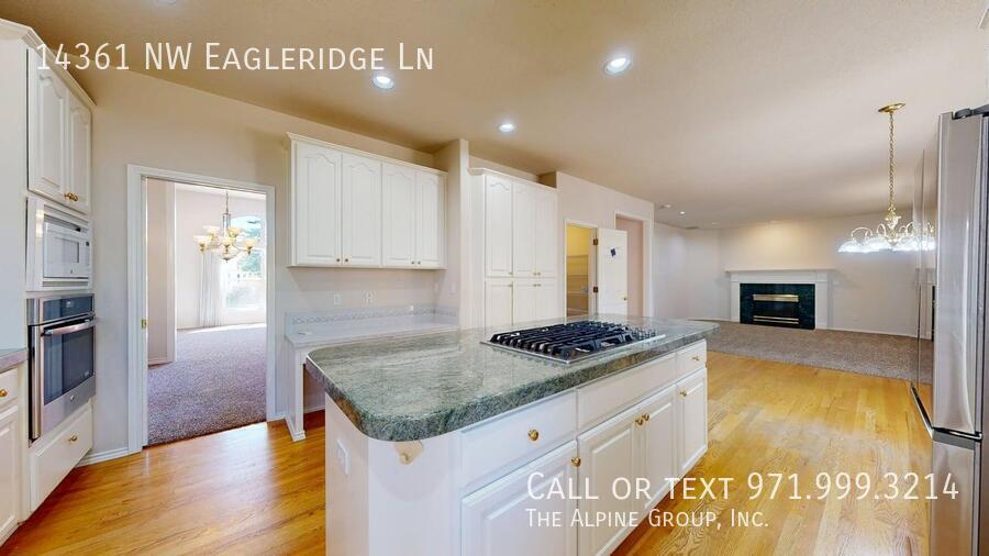 🌿 Oakridge Estates Beauty — Spacious Home + Fenced Backyard! property image