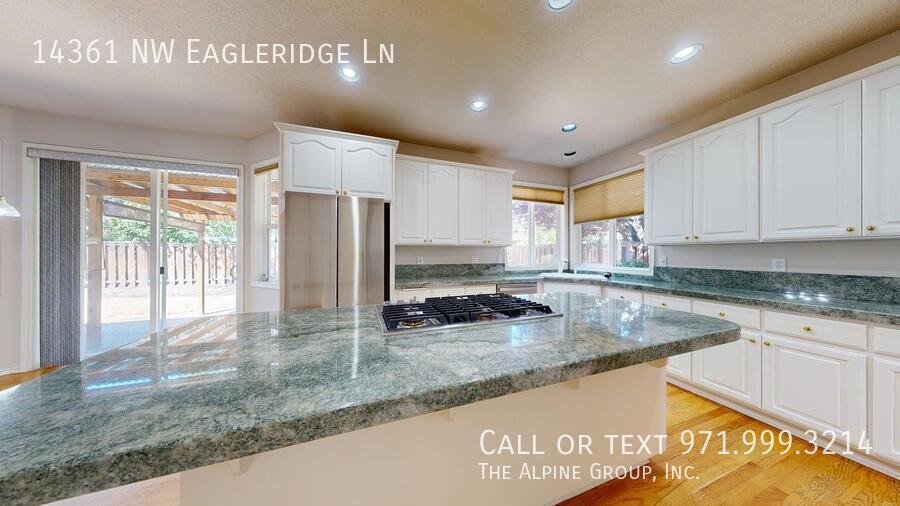 🌿 Oakridge Estates Beauty — Spacious Home + Fenced Backyard! property image