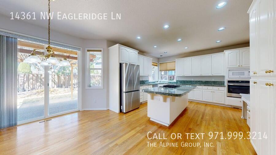 🌿 Oakridge Estates Beauty — Spacious Home + Fenced Backyard! property image
