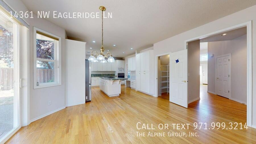 🌿 Oakridge Estates Beauty — Spacious Home + Fenced Backyard! property image