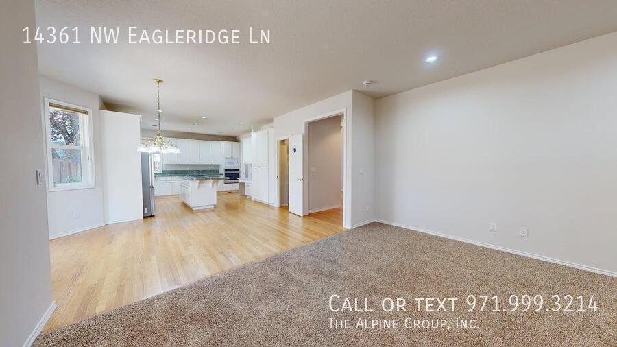 🌿 Oakridge Estates Beauty — Spacious Home + Fenced Backyard! property image