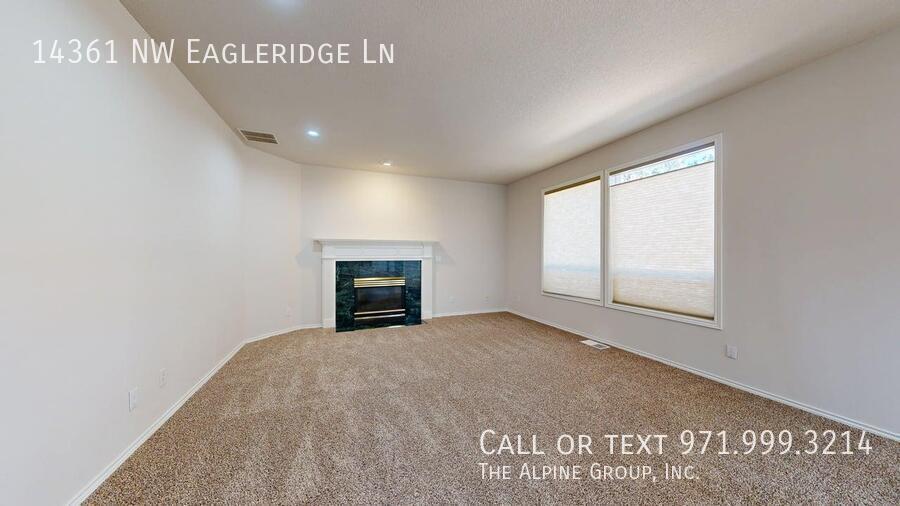 🌿 Oakridge Estates Beauty — Spacious Home + Fenced Backyard! property image