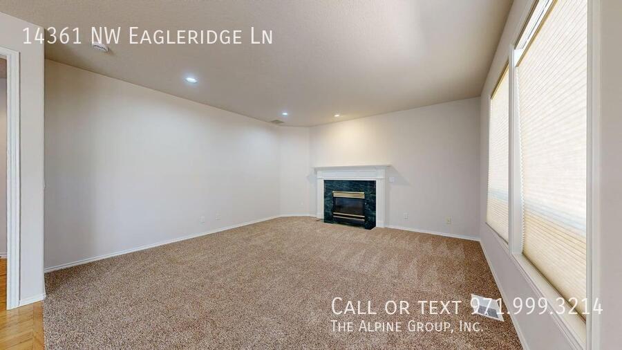 🌿 Oakridge Estates Beauty — Spacious Home + Fenced Backyard! property image