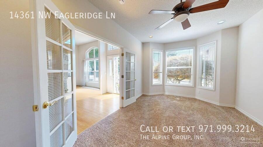 🌿 Oakridge Estates Beauty — Spacious Home + Fenced Backyard! property image