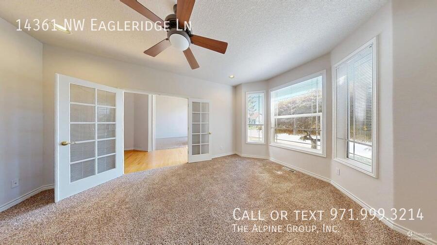 🌿 Oakridge Estates Beauty — Spacious Home + Fenced Backyard! property image