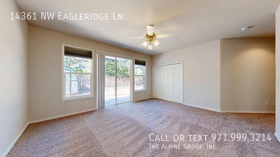 🌿 Oakridge Estates Beauty — Spacious Home + Fenced Backyard! property image