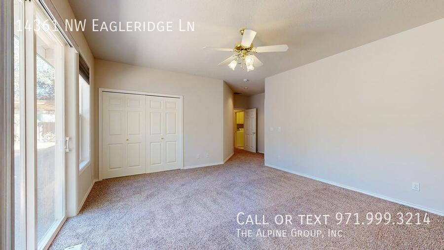 🌿 Oakridge Estates Beauty — Spacious Home + Fenced Backyard! property image