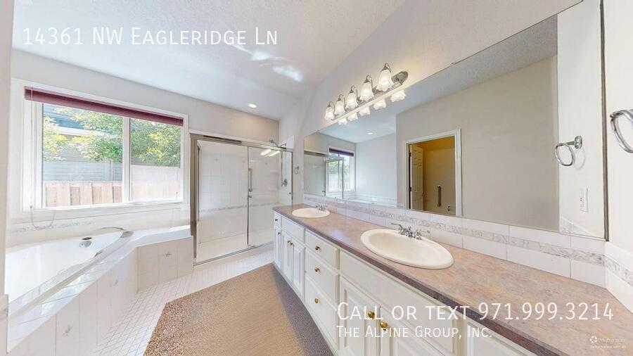 🌿 Oakridge Estates Beauty — Spacious Home + Fenced Backyard! property image