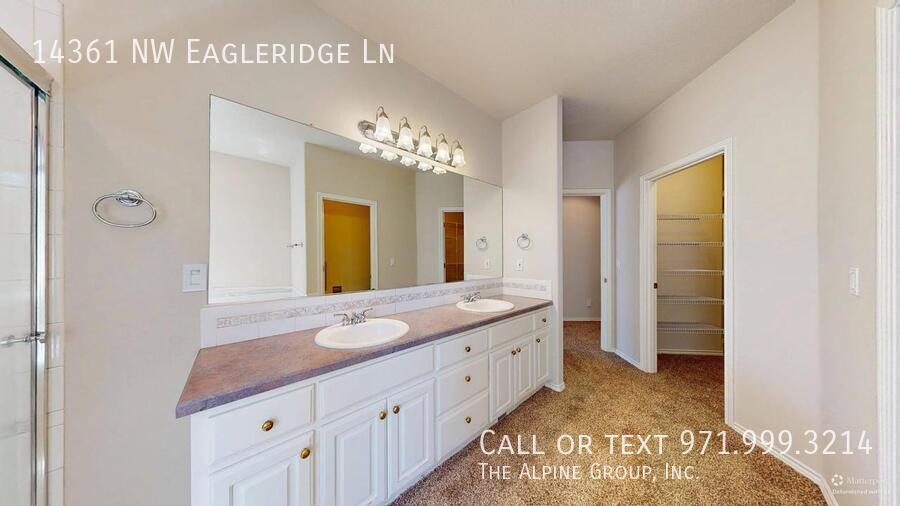 🌿 Oakridge Estates Beauty — Spacious Home + Fenced Backyard! property image