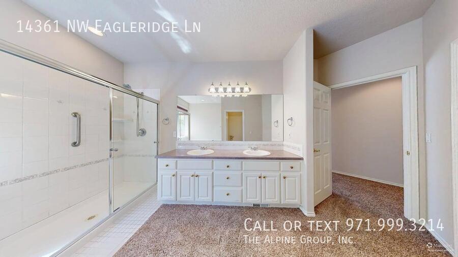 🌿 Oakridge Estates Beauty — Spacious Home + Fenced Backyard! property image