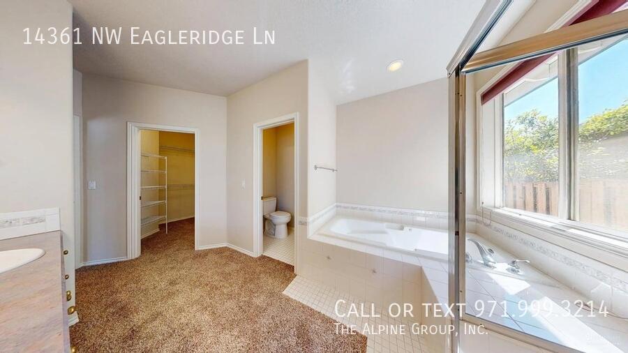 🌿 Oakridge Estates Beauty — Spacious Home + Fenced Backyard! property image