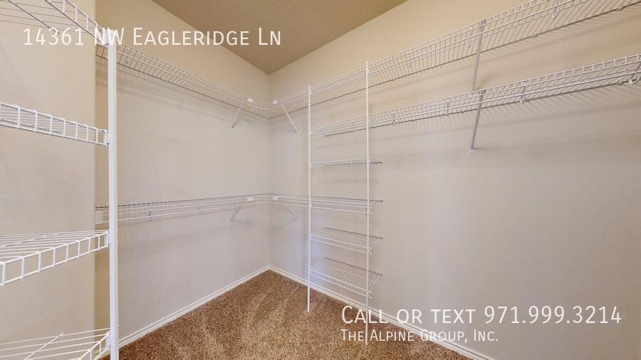 🌿 Oakridge Estates Beauty — Spacious Home + Fenced Backyard! property image