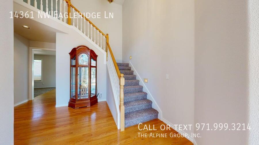 🌿 Oakridge Estates Beauty — Spacious Home + Fenced Backyard! property image