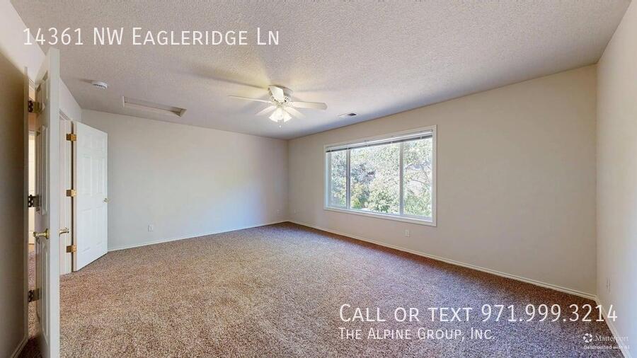 🌿 Oakridge Estates Beauty — Spacious Home + Fenced Backyard! property image
