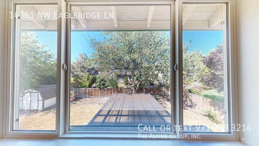 🌿 Oakridge Estates Beauty — Spacious Home + Fenced Backyard! property image