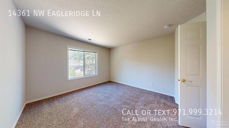 🌿 Oakridge Estates Beauty — Spacious Home + Fenced Backyard! property image