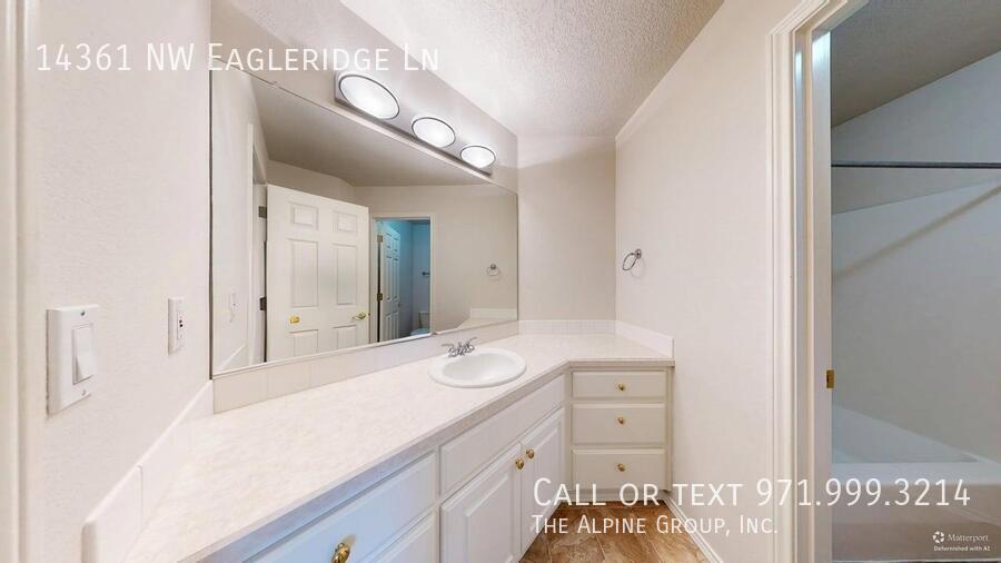 🌿 Oakridge Estates Beauty — Spacious Home + Fenced Backyard! property image