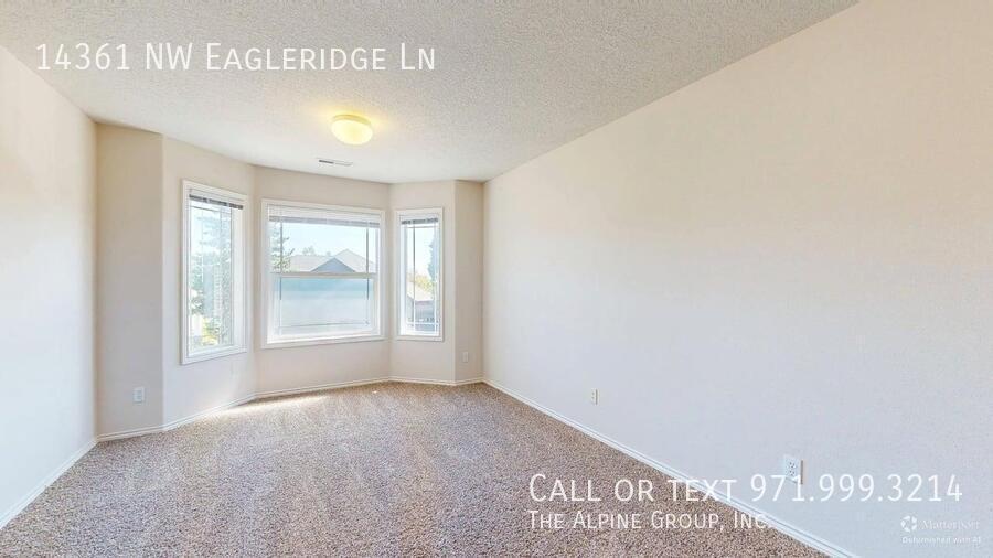 🌿 Oakridge Estates Beauty — Spacious Home + Fenced Backyard! property image