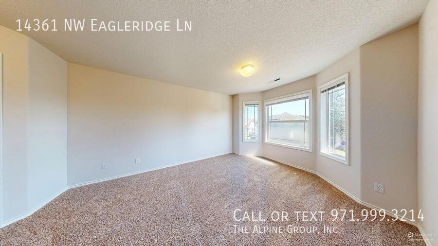 🌿 Oakridge Estates Beauty — Spacious Home + Fenced Backyard! property image