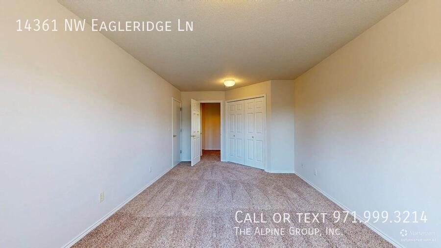 🌿 Oakridge Estates Beauty — Spacious Home + Fenced Backyard! property image