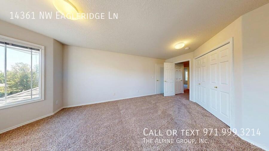 🌿 Oakridge Estates Beauty — Spacious Home + Fenced Backyard! property image