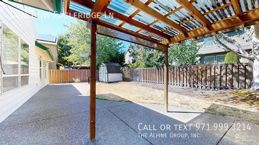 🌿 Oakridge Estates Beauty — Spacious Home + Fenced Backyard! property image