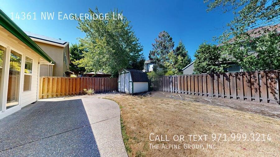 🌿 Oakridge Estates Beauty — Spacious Home + Fenced Backyard! property image