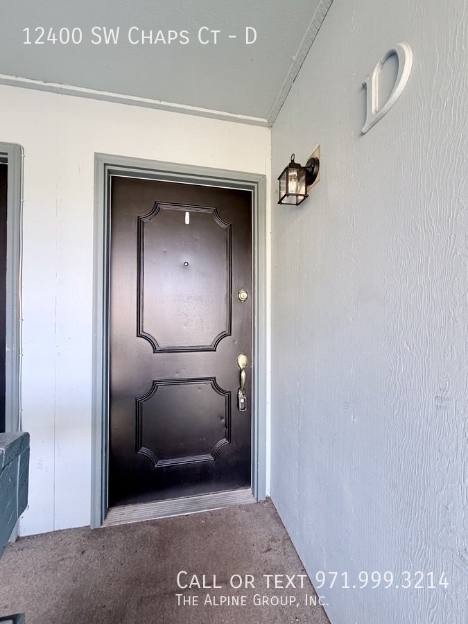 🌼Light-Filled Top-Floor Unit with In-Unit Laundry & Parking! property image