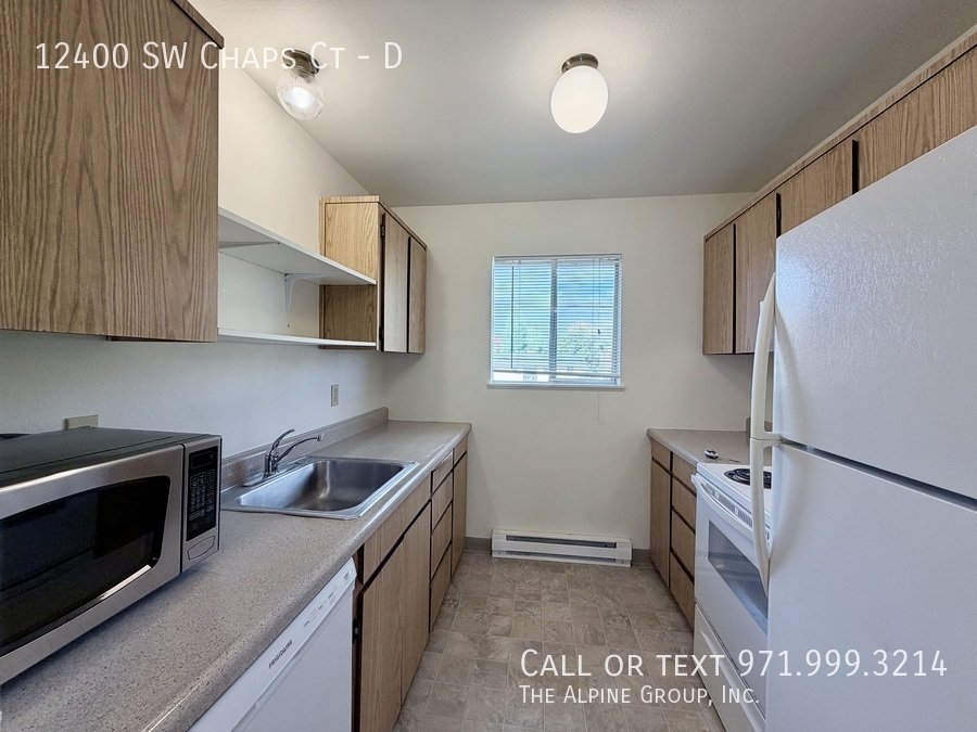 🌼Light-Filled Top-Floor Unit with In-Unit Laundry & Parking! property image