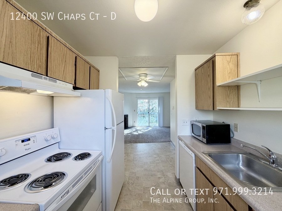 🌼Light-Filled Top-Floor Unit with In-Unit Laundry & Parking! property image
