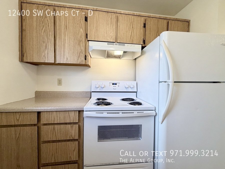 🌼Light-Filled Top-Floor Unit with In-Unit Laundry & Parking! property image