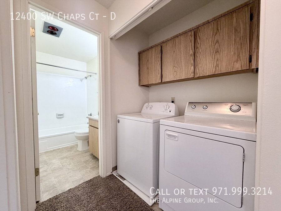 🌼Light-Filled Top-Floor Unit with In-Unit Laundry & Parking! property image