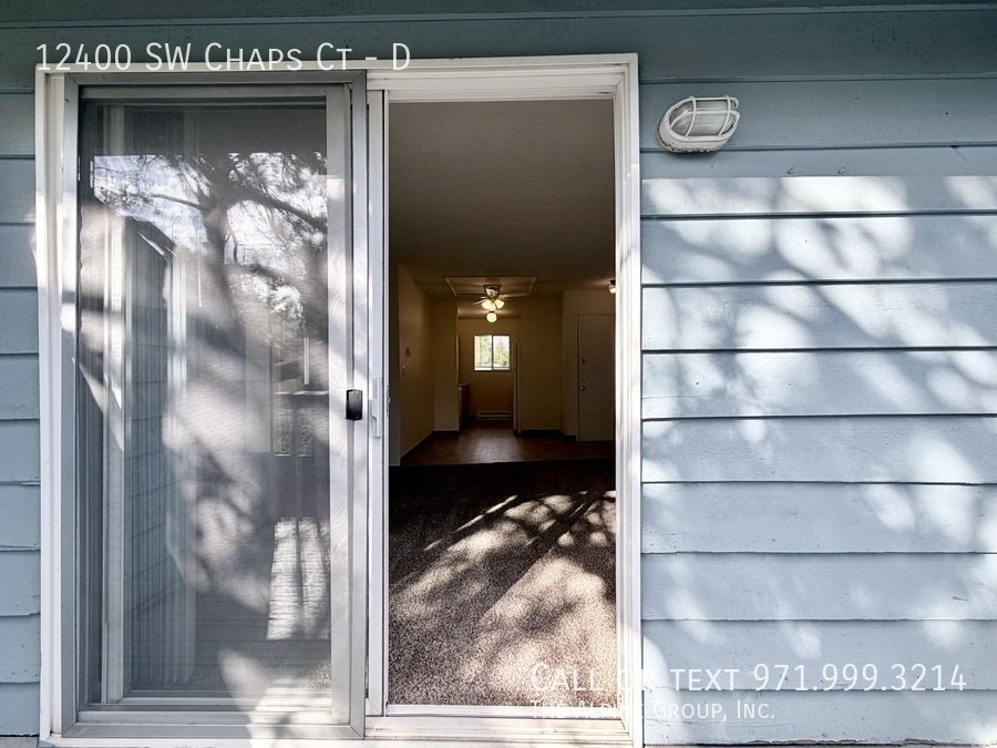 🌼Light-Filled Top-Floor Unit with In-Unit Laundry & Parking! property image