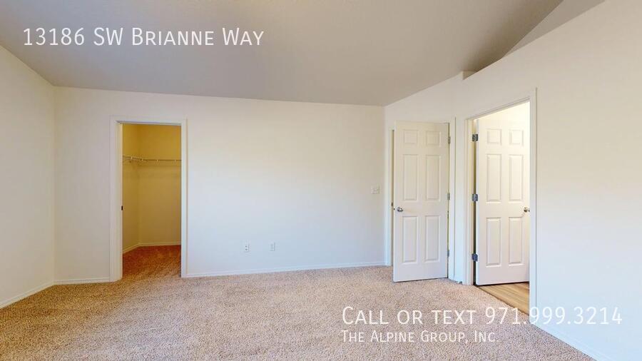 🏠 Cozy 3-Bed with Open Floor Plan & Fenced Yard property image