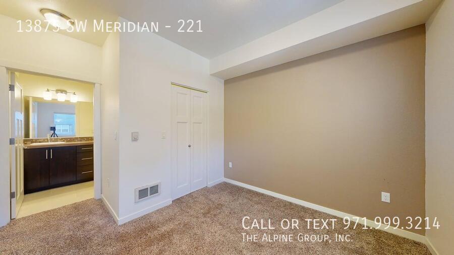 🌆 Luxury Living Near Nike – A/C, Pool & More! property image