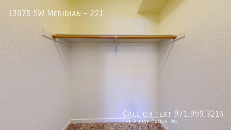 🌆 Luxury Living Near Nike – A/C, Pool & More! property image