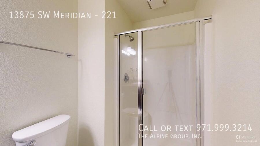 🌆 Luxury Living Near Nike – A/C, Pool & More! property image