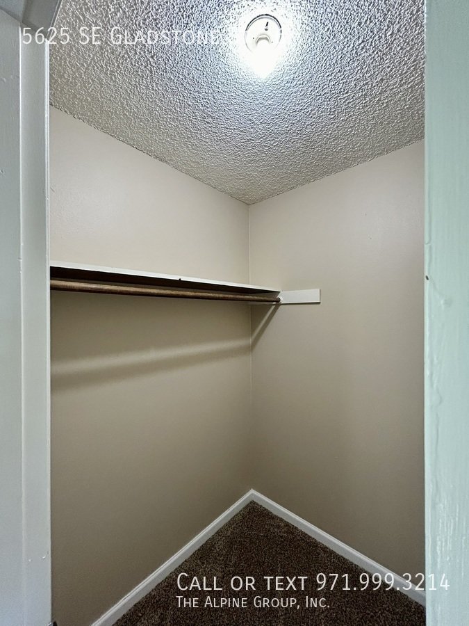 $500 Off First Month! Cozy 1BR Near SE Foster 🏡✨ property image